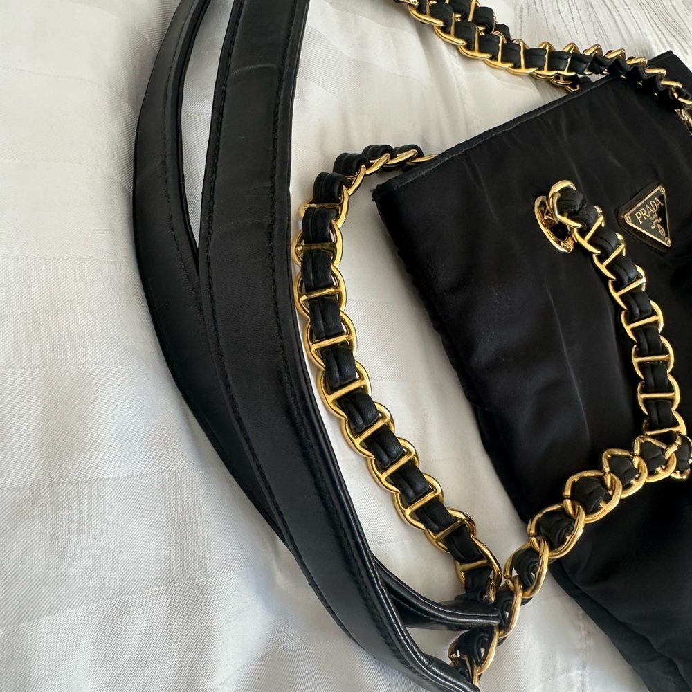 Black and Gold Structured Shoulder Bag with Chain Straps - Picture 4 of 12